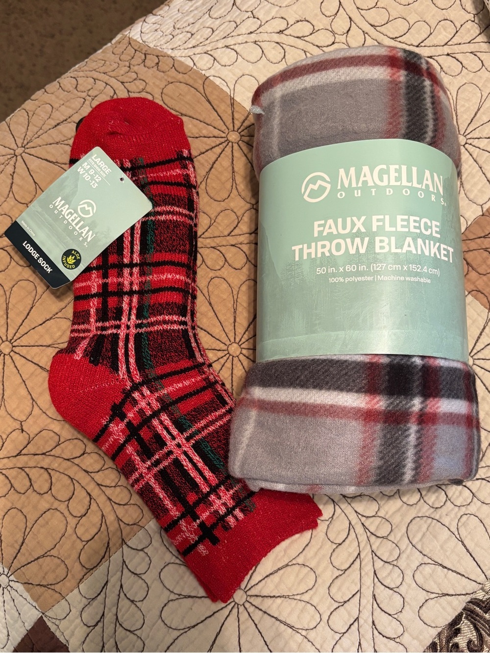 NWT Magellan Outdoors Cozy Plaid Bundle Faux Fleece Throw Blanket & Lodge Socks